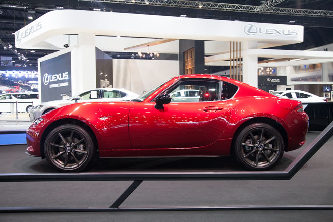 Ngắm chi tiết chiếc Mazda MX-5 RF mui trần giá 2,1 tỷ đồng Ngắm chi tiết chiếc Mazda MX-5 RF mui trần giá 2,1 tỷ đồng