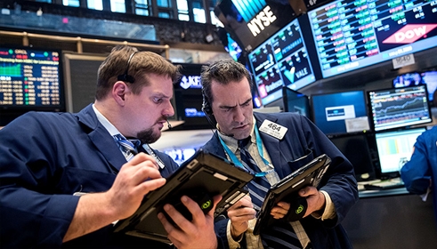 Wall Street lao dốc vì Amazon và Trung Quốc