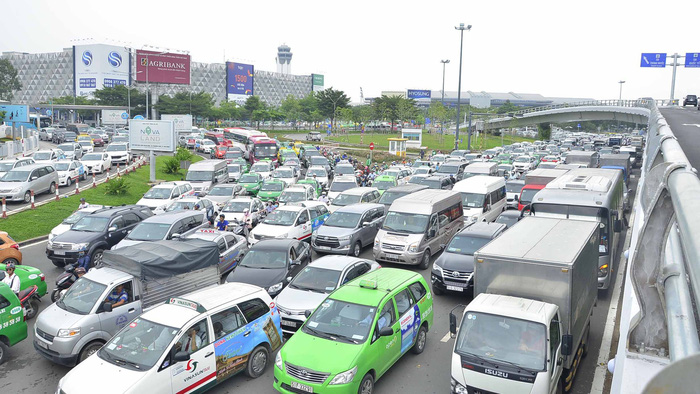 Sân bay Tân Sơn Nhất: Cần đất sân golf thì lấy đất của sân golf