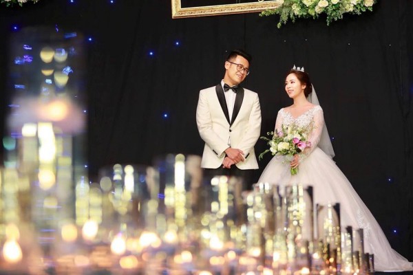 Đám cưới ‘ngọt như mía lùi’ của MC Chúng tôi là chiến sĩ và bà xã kém 5 tuổi