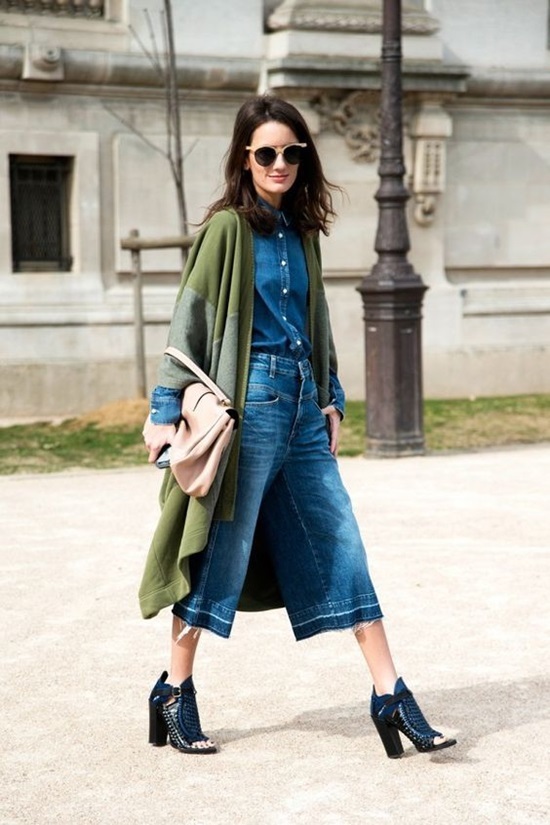 11 kiểu phối quần jeans ống rộng cho dân công sở