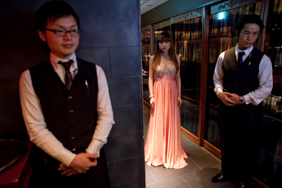 Lọ lem phố đèn đỏ Nhật Bản: Có học thức, tuyệt đối không bán dâm