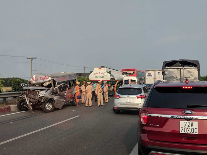 Khói mù mịt, tông xe liên hoàn trên cao tốc TP.HCM - Long Thành - Dầu Giây