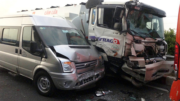 Khói mù mịt, tông xe liên hoàn trên cao tốc TP.HCM - Long Thành - Dầu Giây