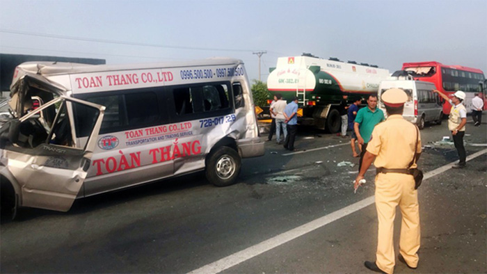 Khói mù mịt, tông xe liên hoàn trên cao tốc TP.HCM - Long Thành - Dầu Giây