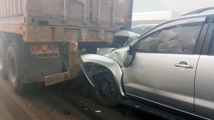 Khói mù mịt, tông xe liên hoàn trên cao tốc TP.HCM - Long Thành - Dầu Giây