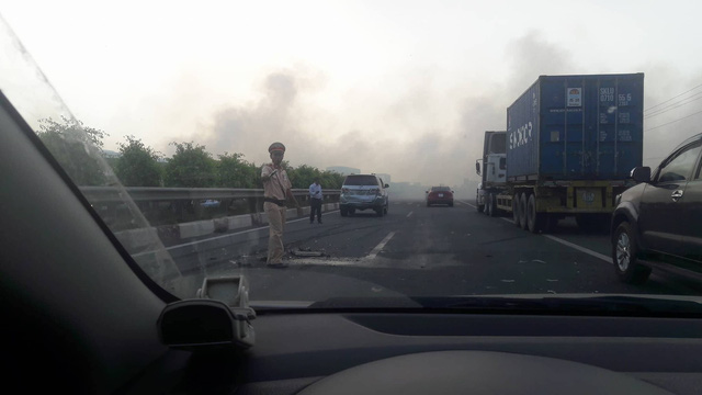 Khói mù mịt, tông xe liên hoàn trên cao tốc TP.HCM - Long Thành - Dầu Giây