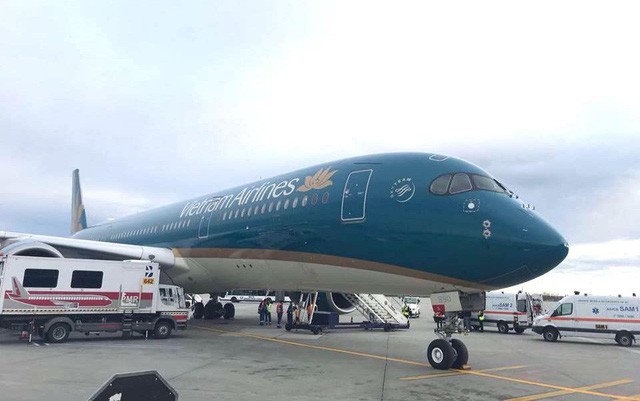 Máy bay Vietnam Airlines hạ cánh khẩn ở Romania cấp cứu khách