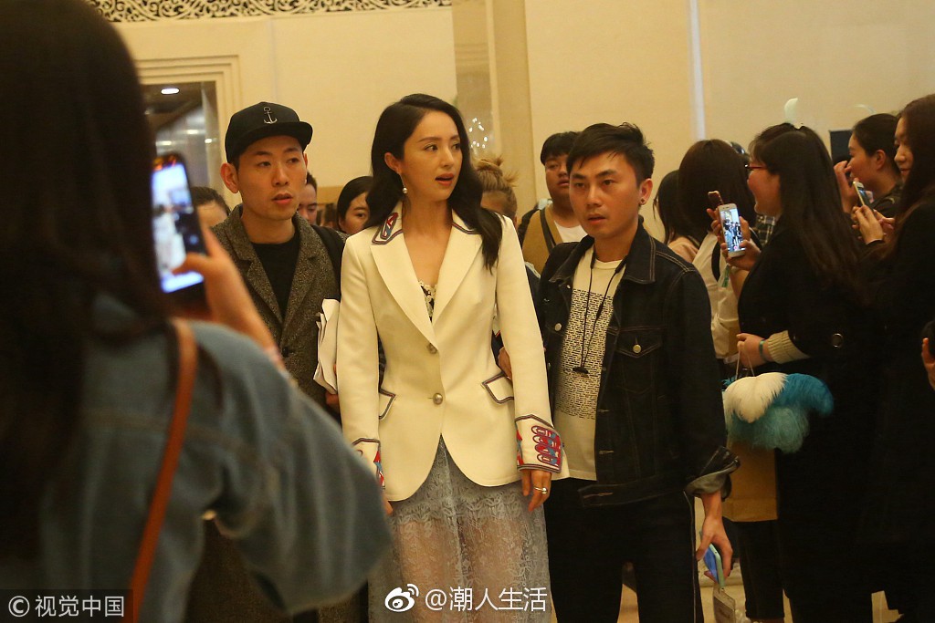 Mỹ nhân Đổng Tuyền lần đầu xuất hiện sang chảnh giữa tâm bão scandal chồng bị bắt vì cưỡng dâm