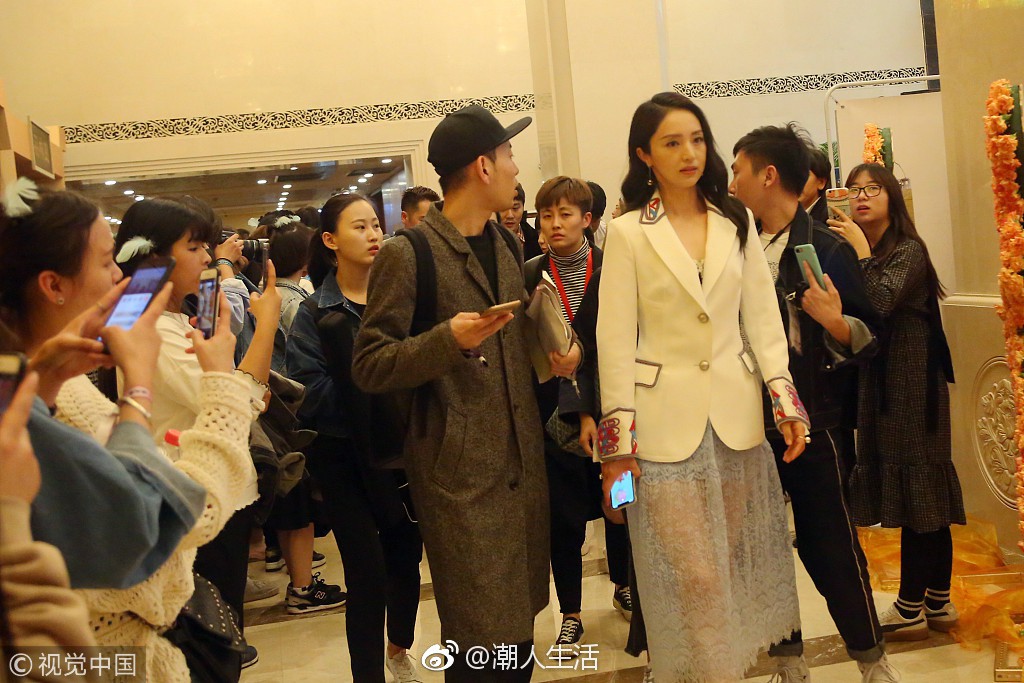 Mỹ nhân Đổng Tuyền lần đầu xuất hiện sang chảnh giữa tâm bão scandal chồng bị bắt vì cưỡng dâm Mỹ nhân Đổng Tuyền lần đầu xuất hiện sang chảnh giữa tâm bão scandal chồng bị bắt vì cưỡng dâm