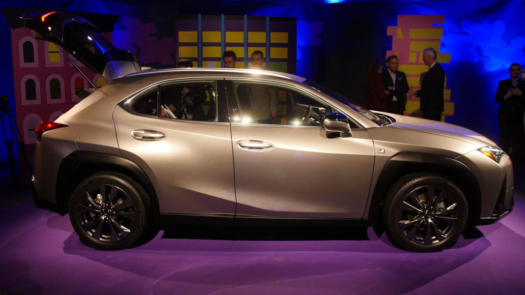 Lexus UX 2018 ra mắt tại Mỹ: Về Việt Nam không dưới 1,8 tỷ đồng Lexus UX 2018 ra mắt tại Mỹ: Về Việt Nam không dưới 1,8 tỷ đồng