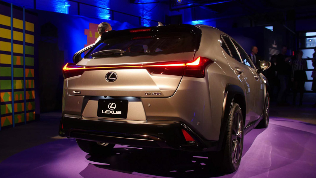Lexus UX 2018 ra mắt tại Mỹ: Về Việt Nam không dưới 1,8 tỷ đồng Lexus UX 2018 ra mắt tại Mỹ: Về Việt Nam không dưới 1,8 tỷ đồng