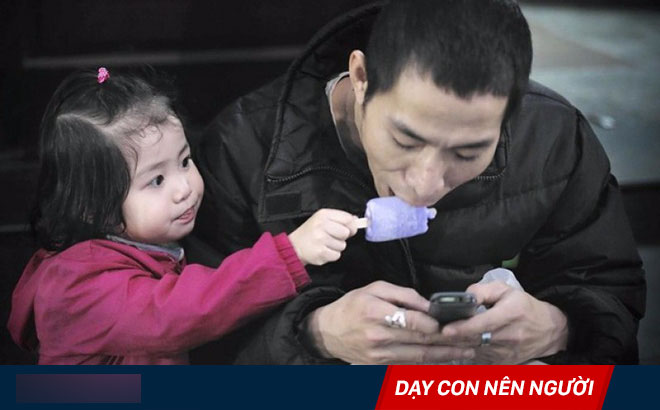 Bố ơi đừng xem điện thoại thoại nữa: Lời khẩn cầu của con, bố mẹ cần tự vấn lương tâm Bố ơi đừng xem điện thoại thoại nữa: Lời khẩn cầu của con, bố mẹ cần tự vấn lương tâm