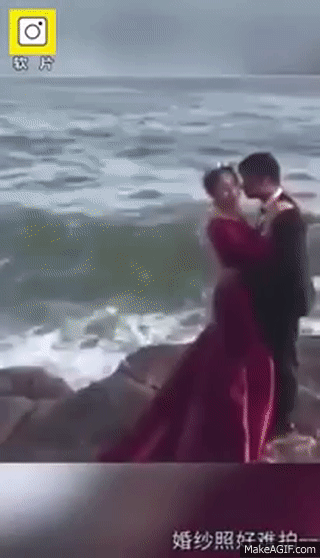 Cô dâu ngã xuống nước, chú rể hít khói xe: Loạt tai nạn khi chụp ảnh cưới khiến ai xem cũng phải cười chảy nước mắt