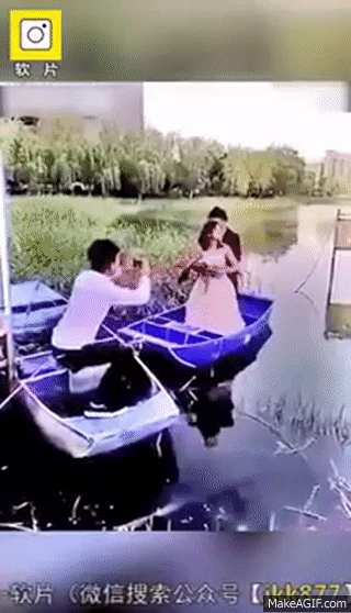 Cô dâu ngã xuống nước, chú rể hít khói xe: Loạt tai nạn khi chụp ảnh cưới khiến ai xem cũng phải cười chảy nước mắt