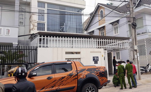 Hai cha con bị bắn trước nhà ở Đà Lạt