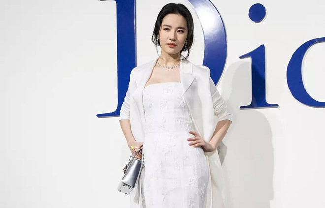 Vì sao Lưu Diệc Phi không còn là thần tiên tỷ tỷ của Trung Quốc?