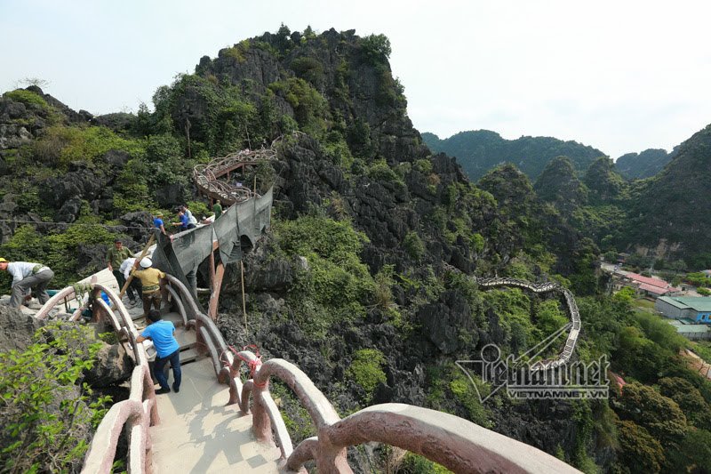 Khoan cắt bê-tông tháo dỡ Vạn lý trường thành ở Tràng An Khoan cắt bê-tông tháo dỡ Vạn lý trường thành ở Tràng An
