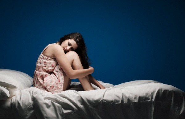 Tôi vừa mở cửa, chồng đã lao vào ép quan hệ và ném trả tôi 500 ngàn đồng