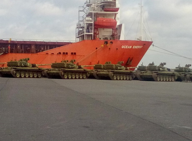 Xe tăng T-90S về Việt Nam - tàu Ocean Energy đang nhận hàng ở cảng?