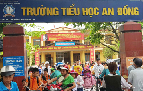 Cô giáo bị xem xét sa thải vì phạt học sinh uống nước giẻ lau bảng