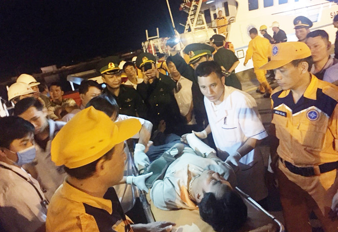 7 giờ trôi nổi trên biển của 19 thuyền viên bị tàu vỏ sắt đâm chìm