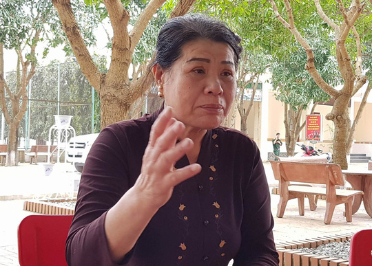 Thấy côn đồ tông ô tô vào con, mẹ lao vào cứu bị thương nặng