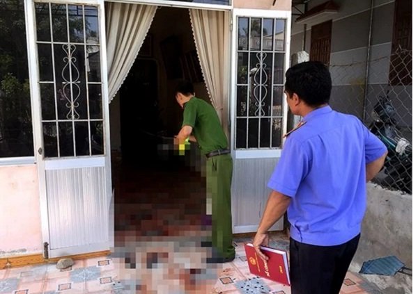 Đang ngủ trưa, cô giáo mầm non bị chồng đâm tử vong