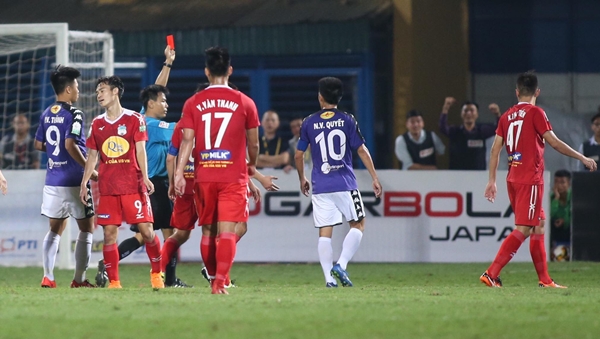 Quang Hải lập công, Hà Nội đè bẹp HAGL