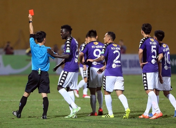 Quang Hải lập công, Hà Nội đè bẹp HAGL