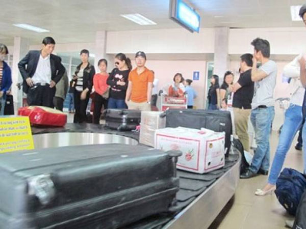 Nhân viên sân bay Tân Sơn Nhất trộm tài sản hành khách