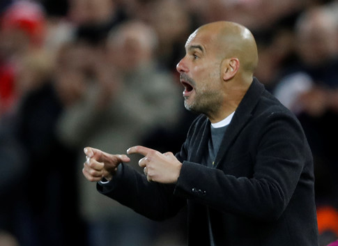 HLV Guardiola nổi giận khi xe bus chở cầu thủ Man City bị tấn công