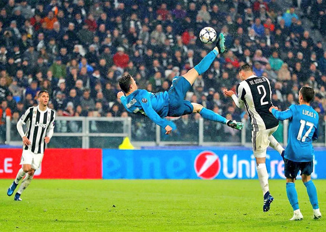 Ronaldo và pha ngả bàn đèn: Có nên quá ầm ĩ?