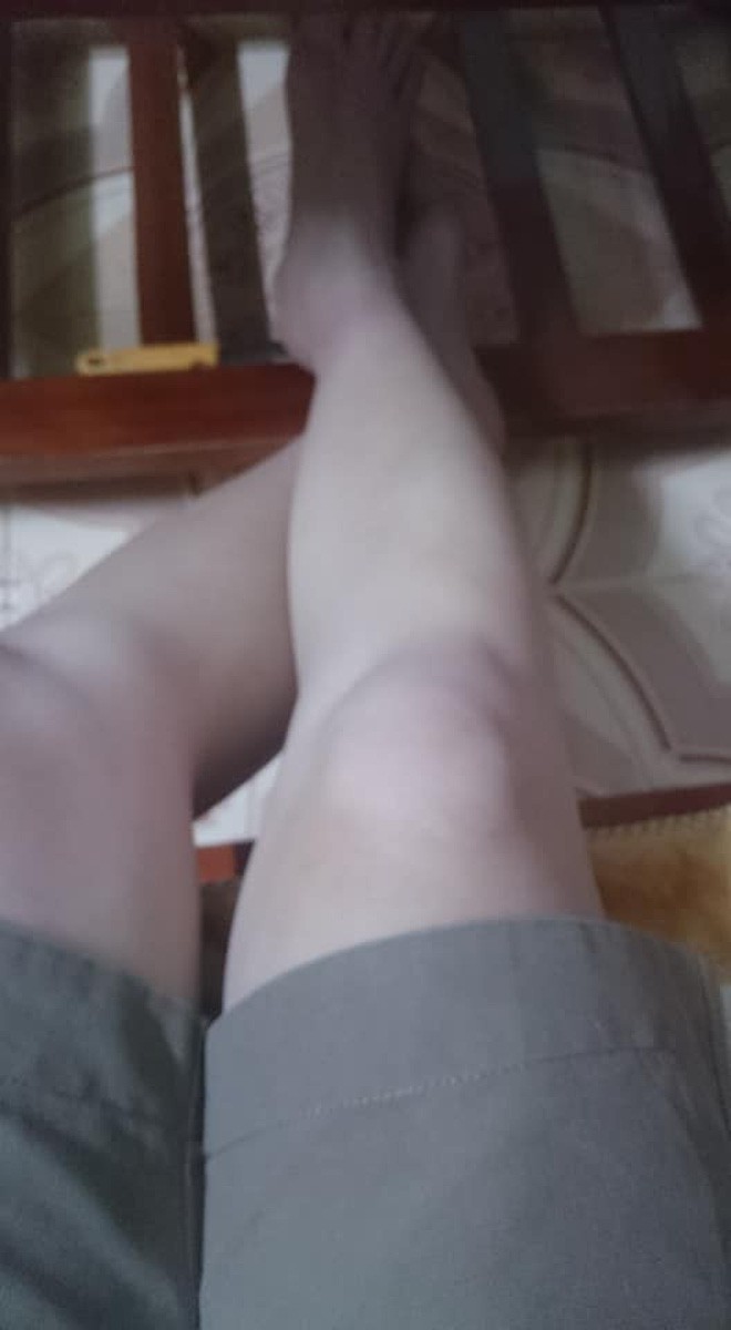 Có một nỗi khổ mang tên con trai mà chân tay không một cọng lông, láng mịn hơn cả con gái