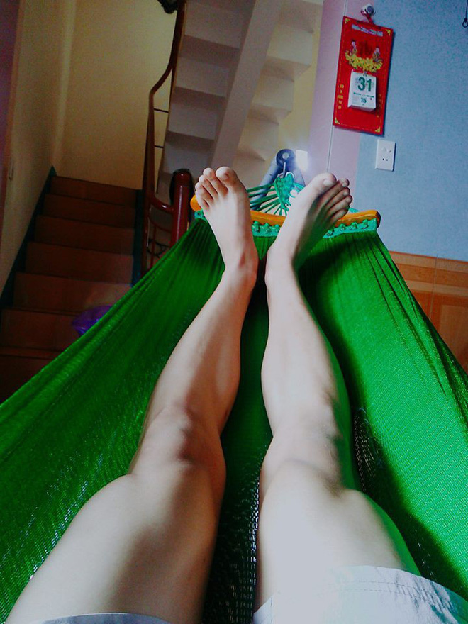 Có một nỗi khổ mang tên con trai mà chân tay không một cọng lông, láng mịn hơn cả con gái