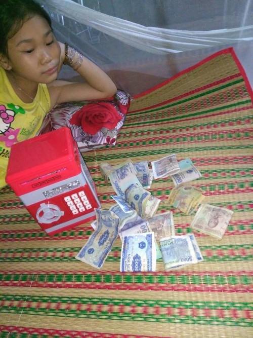 Chị hai lên mạng khoe em gái đại gia, để dành được 1 triệu 5 trăm mấy lận