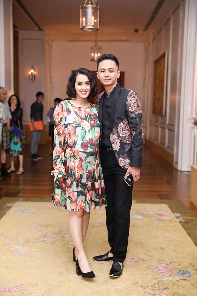 Ông xã Tú Vi chăm vợ đẻ, Hồ Ngọc Hà tấm tắc: Đúng là mẫu ông chồng rồi