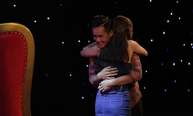 17 tuổi làm bạn gái 19 tuổi mang bầu, chàng trai bị loại thẳng bởi cô gái hám sắc