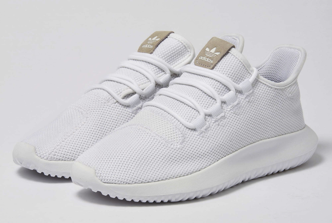 Những đôi sneakers trắng dễ phối đồ cho nam giới