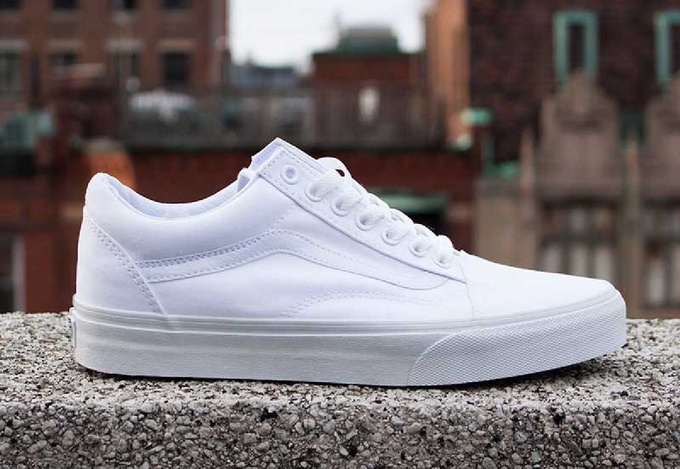 Những đôi sneakers trắng dễ phối đồ cho nam giới