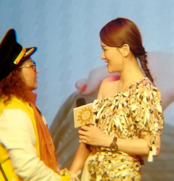 Lộ 2 cằm ngấn mỡ nhưng Trần Kiều Ân vẫn xinh đẹp tại sự kiện mừng sinh nhật tuổi 39