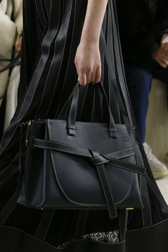 4 mẫu túi xách đang được sao Việt ưa chuộng