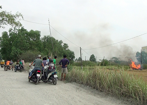 Gần trăm người đốt lửa vây bắt nhóm cướp ven Sài Gòn