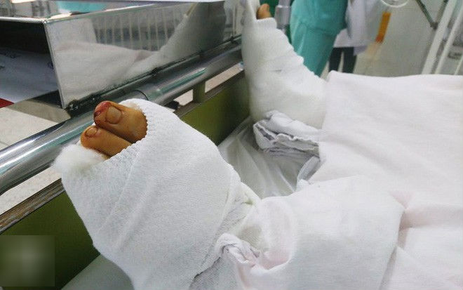 Bé gái 13 tuổi ở TP.HCM nghi nhảy từ lầu 3 trường học xuống đất nguy kịch: Do trầm cảm vì game?