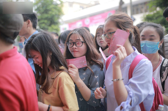 2 tiếng trước U23 Việt Nam đại chiến, CĐV đốt nóng sân Hàng Đẫy