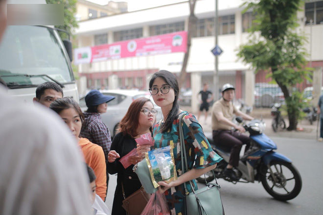 2 tiếng trước U23 Việt Nam đại chiến, CĐV đốt nóng sân Hàng Đẫy