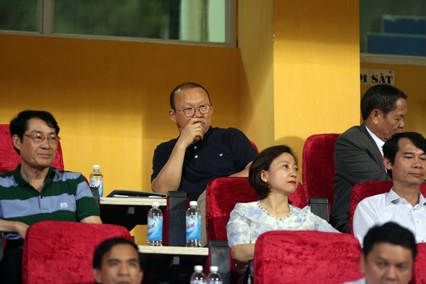 Quang Hải lập công, Hà Nội đè bẹp HAGL