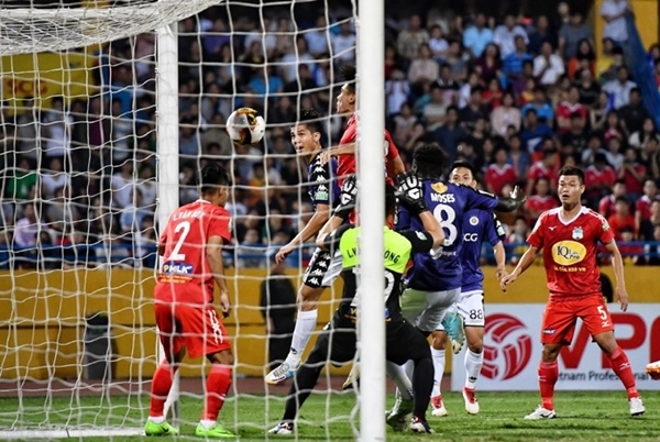 Quang Hải lập công, Hà Nội đè bẹp HAGL