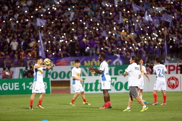 Quang Hải lập công, Hà Nội đè bẹp HAGL