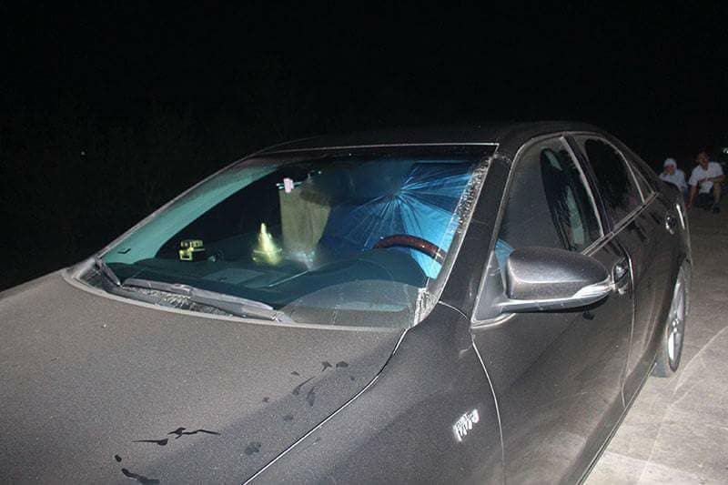 Vợ cố thủ trên xe với hàng xóm, người chồng tâm sự gì?